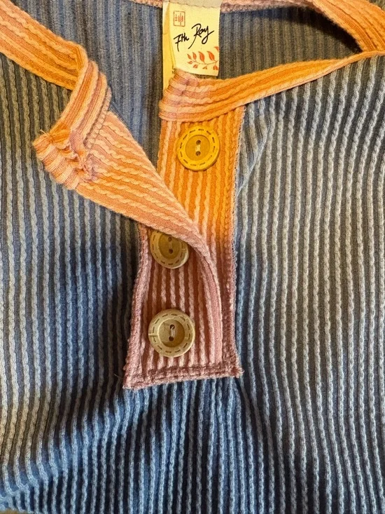 Color Block Ribbed Knit Henley - Picture 7 of 7